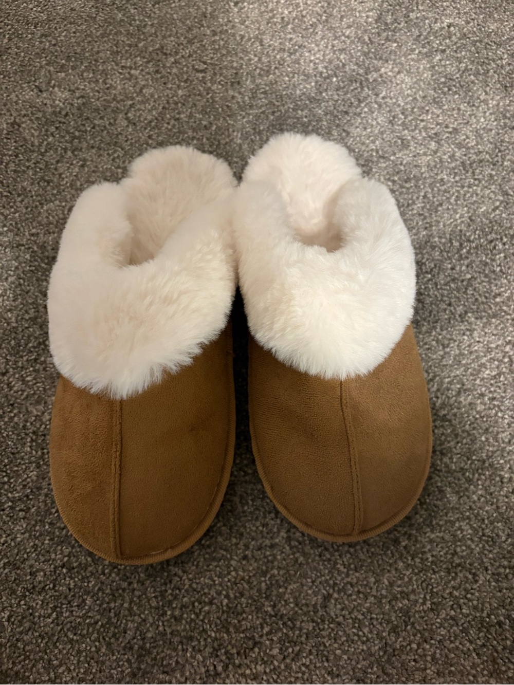 Cozy Women's Shearling-Lined Slipper - Chestnut Brown